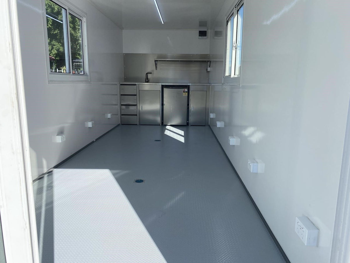 12M MOBILE OFFICE TRAILER image 3